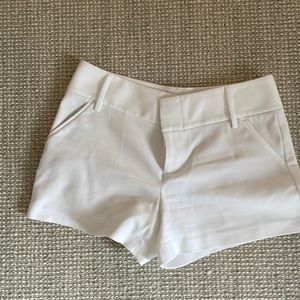 COPY - Alice and Olivia classic white Chris short. Never worn.